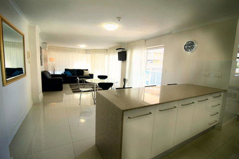 Grosvenor Beachfront Apartments Surfers Paradise - Perths Hotel 3