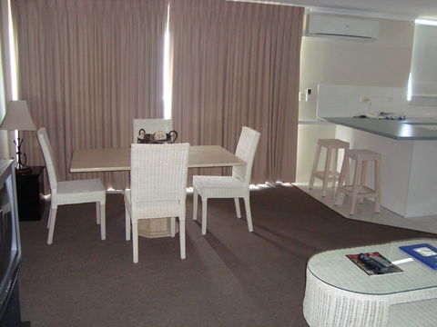 Grosvenor Beachfront Apartments Surfers Paradise - Perths Hotel 26