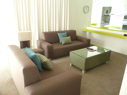 Grosvenor Beachfront Apartments Surfers Paradise - Perths Hotel 8
