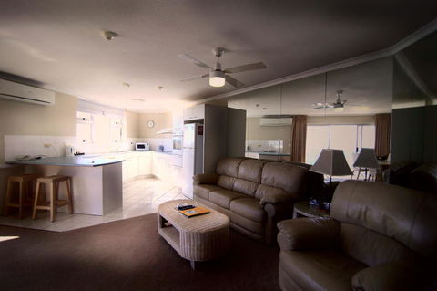 Grosvenor Beachfront Apartments Surfers Paradise - Perths Hotel 9