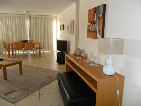 Grosvenor Beachfront Apartments Surfers Paradise - Perths Hotel 10