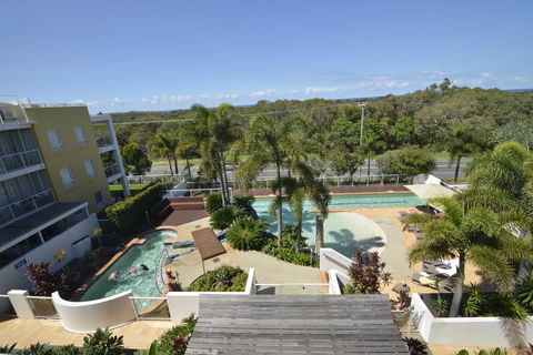 Seachange Coolum Beach - Perths Hotel 18