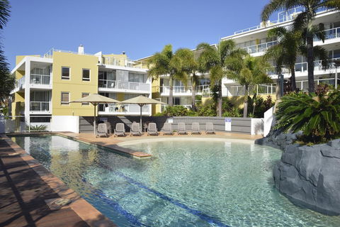 Seachange Coolum Beach - Perths Hotel 4