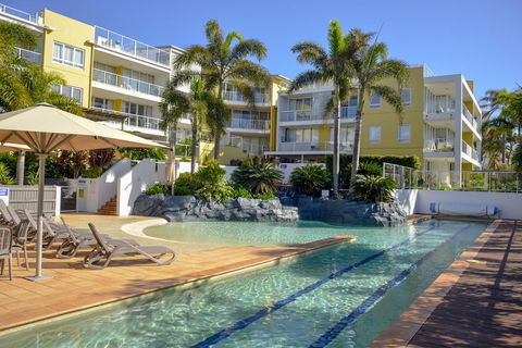 Seachange Coolum Beach - Perths Hotel 1