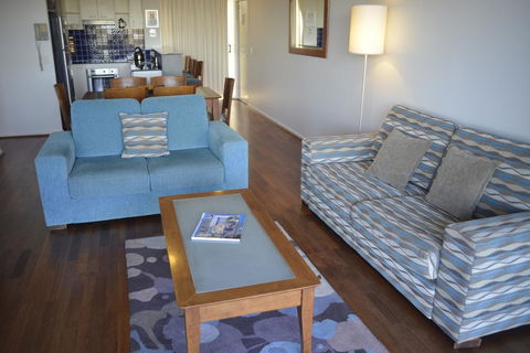 Seachange Coolum Beach - Perths Hotel 39