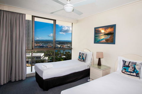 Seacrest Beachfront Apartments Surfers Paradise - Perths Hotel 18