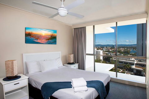 Seacrest Beachfront Apartments Surfers Paradise - Perths Hotel 17