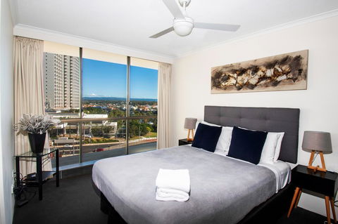 Seacrest Beachfront Apartments Surfers Paradise - Perths Hotel 1