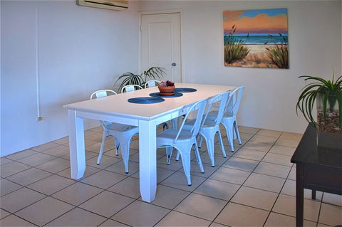 Seacrest Beachfront Apartments Surfers Paradise - Perths Hotel 34
