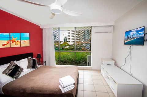 Seacrest Beachfront Apartments Surfers Paradise - Perths Hotel 8