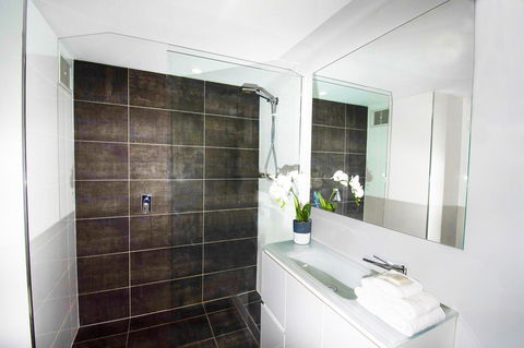 Seacrest Beachfront Apartments Surfers Paradise - Perths Hotel 22