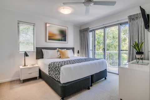 Coolum At The Beach - Perths Hotel 36