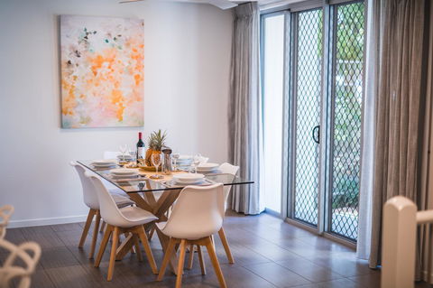 Coolum At The Beach - Perths Hotel 28