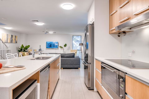 Coolum At The Beach - Perths Hotel 23