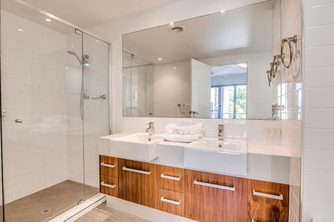 Coolum At The Beach - Perths Hotel 16