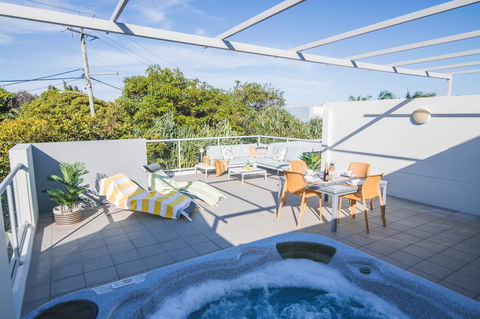 Coolum At The Beach - Perths Hotel 34