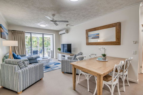 Coolum At The Beach - Perths Hotel 20