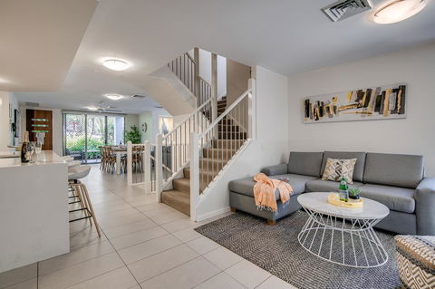 Coolum At The Beach - Perths Hotel 26