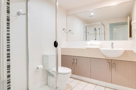 Coolum At The Beach - Perths Hotel 7