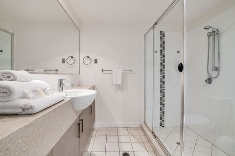 Coolum At The Beach - Perths Hotel 6