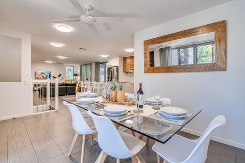 Coolum At The Beach - Perths Hotel 27