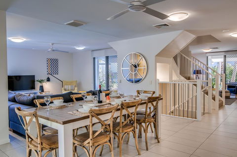 Coolum At The Beach - Perths Hotel 24