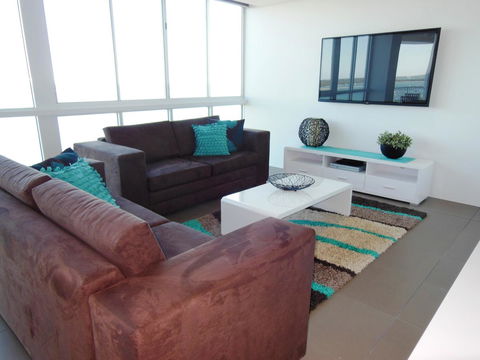 Crystal Bay On The Broadwater - Perths Hotel 39