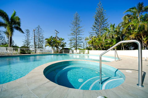 Crystal Bay On The Broadwater - Perths Hotel 11