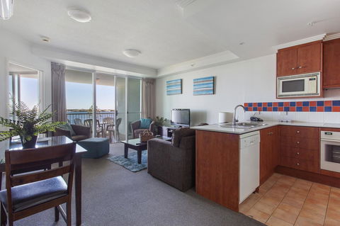 Crystal Bay On The Broadwater - Perths Hotel 33
