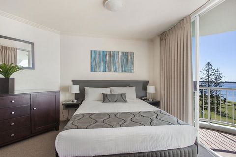 Crystal Bay On The Broadwater - Perths Hotel 37