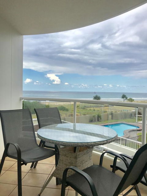 Regency On The Beach - Perths Hotel 9