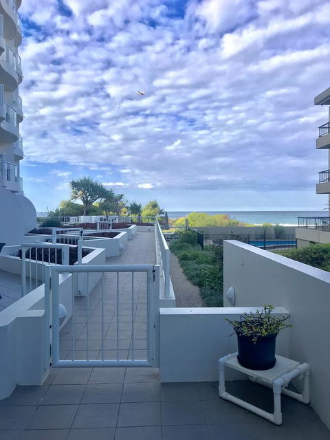 Regency On The Beach - Perths Hotel 8