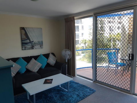 Surfers Beach Resort One - Perths Hotel 13