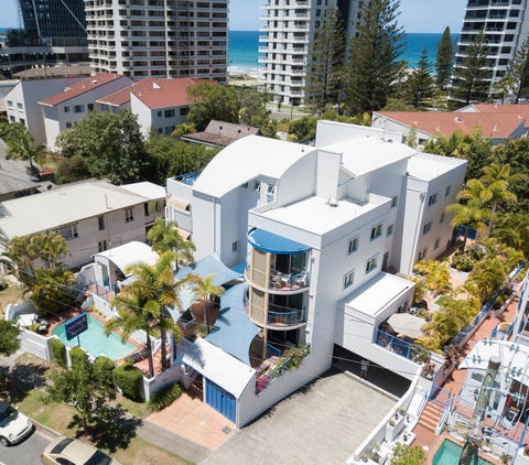 Surfers Beach Resort One - Perths Hotel 34