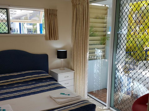 Surfers Beach Resort One - Perths Hotel 15