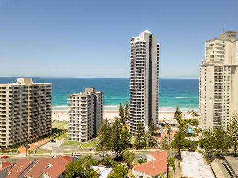 Surfers Beach Resort One - Perths Hotel 38