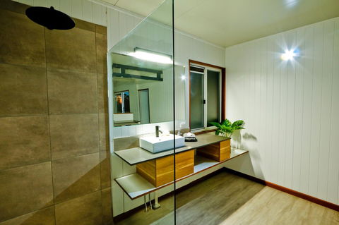 The Summit 1770 - Perths Hotel 1