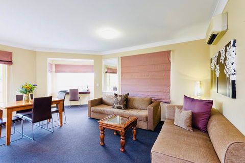 Ambassador On Ruthven - Perths Hotel 28