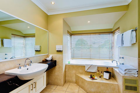 Ambassador On Ruthven - Perths Hotel 21