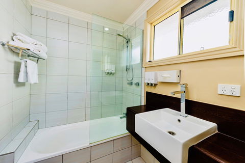 Ambassador On Ruthven - Perths Hotel 29