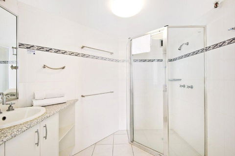 Surfers International Apartments - Perths Hotel 18
