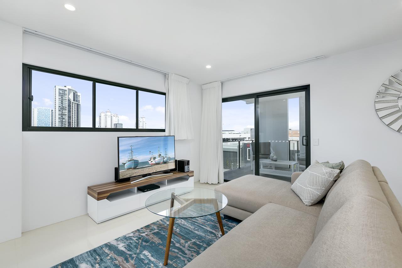 Broadbeach Waters QLD Perths Hotel