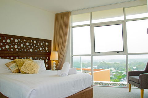 Kirra Surf Apartments - Perths Hotel 8