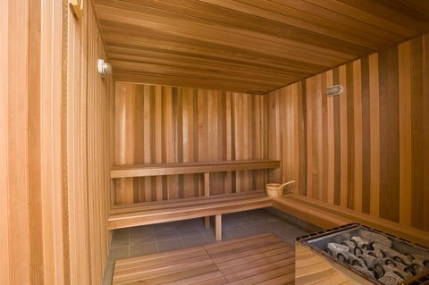 Kirra Surf Apartments - Perths Hotel 24