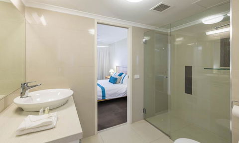 South Pacific Plaza - Official - Perths Hotel 39