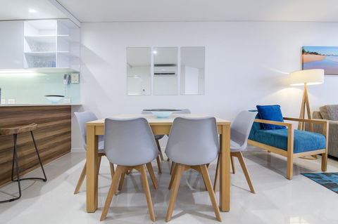 Coco Mooloolaba - Perths Hotel 13