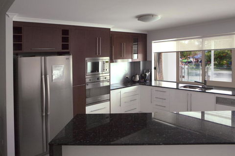 Waters Edge Apartment Cairns - Perths Hotel 8