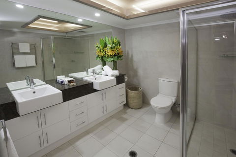 Waters Edge Apartment Cairns - Perths Hotel 4