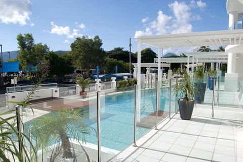 Waters Edge Apartment Cairns - Perths Hotel 5