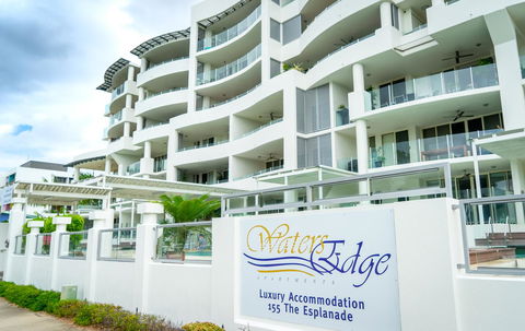 Waters Edge Apartment Cairns - Perths Hotel 1
